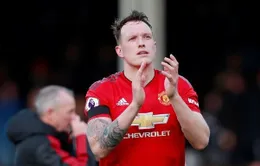 Manchester United chia tay Phil Jones