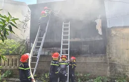 Cháy lớn thiêu rụi quán cháo gà ở thành phố Đồng Hới