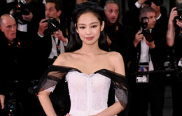 Jennie (BLACKPINK) xinh đẹp như tiểu thư trên thảm đỏ LHP Cannes 2023