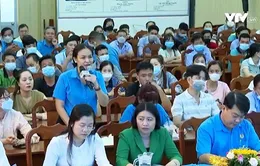 Cử tri công nhân đóng góp ý kiến xây dựng luật
