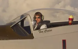 Tom Cruise gây shock khi vừa nhận giải MTV Awards 2023 vừa... lái máy bay