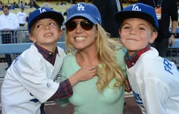 Britney Spears đồng ý cho các con trai chuyển tới sống cùng bố tại Hawaii