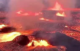 Hình ảnh núi lửa phun trào ngoạn mục ở Hawaii, Mỹ
