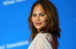 Chrissy Teigen tức giận trước tin đồn phẫu thuật thẩm mỹ