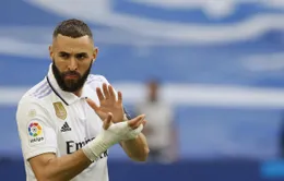 Benzema tỏa sáng trong ngày chia tay Real Madrid