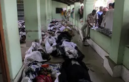 Phát hiện nạn nhân thảm kịch tàu hỏa Ấn Độ còn sống sót