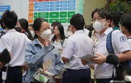Đề Văn khó, thí sinh TP Hồ Chí Minh kỳ vọng gỡ điểm môn Ngoại ngữ vào 10