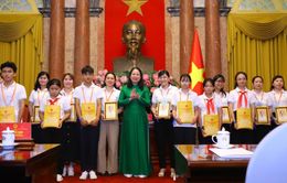 Phó Chủ tịch nước Võ Thị Ánh Xuân gặp mặt Đoàn đại biểu dự Trại hè “Hoa hướng dương”