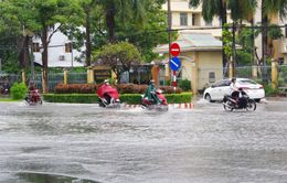 Mưa lớn kéo dài làm ngập đường, tốc mái nhiều căn nhà ở Kiên Giang