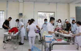 Tích cực cứu chữa các nạn nhân bị thương trong vụ xe khách lật tại Khánh Hòa