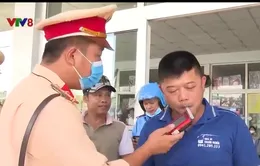 Công an TP Đà Nẵng ra quân kiểm tra ma tuý, nồng độ cồn đối với tài xế xe khách