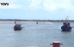 Hà Tĩnh bắt 2 tàu cá tỉnh Thanh Hóa đánh bắt hải sản trái phép