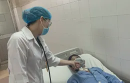 Khăn giấy lạc vào khí quản, một bệnh nhân suýt nguy kịch