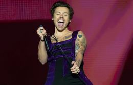 Harry Styles lọt top 10 doanh thu tour diễn mọi thời đại