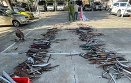 Tiêu hủy hơn 700 loại vũ khí thô sơ, công cụ hỗ trợ
