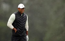 Tiger Woods đã có thể đi bộ bình thường trở lại sau phẫu thuật