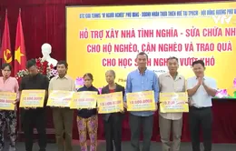 Thừa Thiên Huế: Trao quà cho người nghèo, học sinh có hoàn cảnh khó khăn