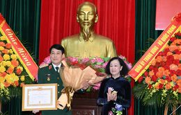 Trao huy hiệu 45 năm tuổi Đảng tặng Đại tướng Lương Cường