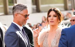 Bạn trai lâu năm của Sandra Bullock qua đời