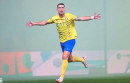 Ronaldo tiếp tục lập cú đúp bàn thắng, Al Nassr thắng kịch tính