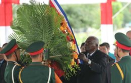 Chủ tịch Quốc hội Cuba dâng hoa tưởng niệm Lãnh tụ Fidel Castro tại Quảng Trị