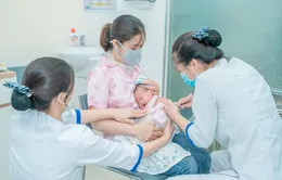 Bảo vệ sức khỏe ngay khi chào đời bằng vaccine