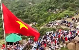 Thiêng liêng lễ chào cờ đầu năm mới tại Mũi Điện (Phú Yên)