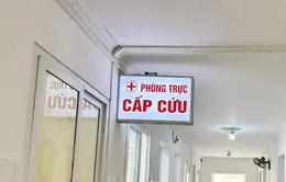 Hy hữu: Bé gái bị vợt cầu lông găm vào đầu hôn mê