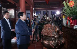 Thủ tướng Chính phủ dâng hương tưởng niệm Chủ tịch Hồ Chí Minh