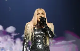 Madonna bị kiện vì biểu diễn muộn 2 tiếng