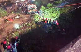 Vụ xe khách lao xuống vực ở Đà Nẵng: Khẩn trương cứu chữa 12 người bị thương