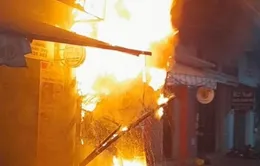 Cháy nhà trong đêm tại TP Hồ Chí Minh, 5 người thoát nạn