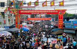 Biển người về chợ Viềng “mua vận may” ở Nam Định