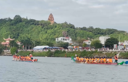 Lễ hội đua thuyền truyền thống trên sông Đà Rằng