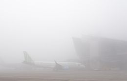 Sương mù dày đặc, hàng loạt chuyến bay không thể hạ và cất cánh ở sân bay Nội Bài