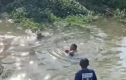 Công an xã lao xuống hồ kịp cứu cháu bé bị đuối nước
