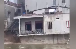 Sạt lở bờ sông Cầu nhấn chìm 1 căn nhà