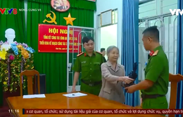 Một người dân TP Nha Trang chủ động giao nộp súng đạn cho cơ quan công an