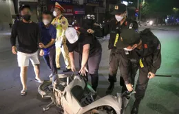 Cảnh sát 114 hóa trang, phát hiện xử lý hàng chục ''quái xế'' náo loạn đường phố Hà Nội