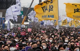 Hàn Quốc chuẩn bị đình chỉ giấy phép của 9.000 bác sĩ đình công