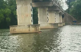 Khen thưởng Trung úy công an dũng cảm lao mình xuống sông cứu bé gái 14 tuổi