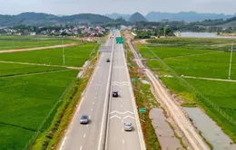 Đường bộ cao tốc phải có tối thiểu 4 làn xe