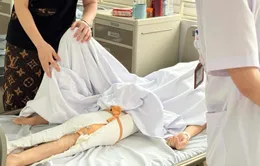 Từ vết xước nhỏ, bé trai bị viêm xương tủy do tụ cầu vàng