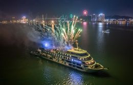 Bắn pháo hoa trên du thuyền: Điểm mới cho du lịch Hạ Long hè 2024