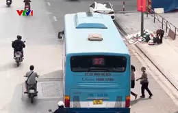 Nguy hiểm tình trạng xe bus vi phạm giao thông