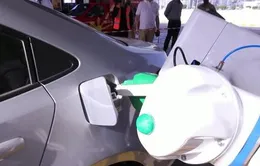 Thử nghiệm robot bơm xăng tại UAE