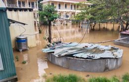 Hàng trăm học sinh ở Sơn La phải tạm nghỉ học khi trường bị ngập sâu do mưa lớn