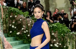 Jennie (BLACKPINK) toả sáng trên thảm đỏ Met Gala 2024