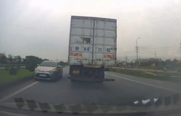 Xử phạt lái xe đi ngược chiều trên cao tốc Hà Nội - Bắc Giang