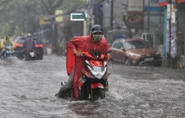 Mưa dông lớn kèm lốc, sét, khu vực Bắc Bộ chủ động ứng phó